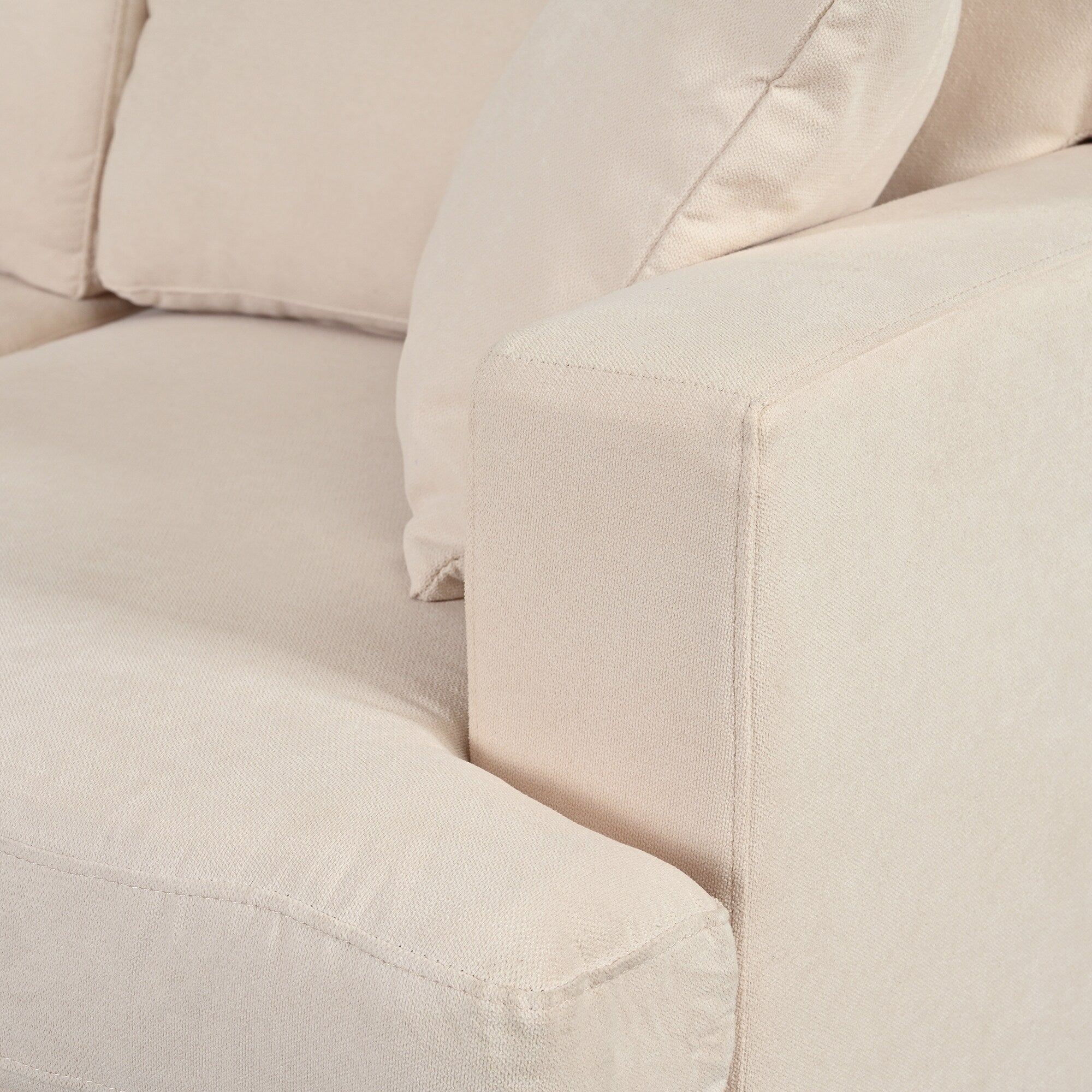 Sofa with Removable Back and Seat Cushions and 2 pillows