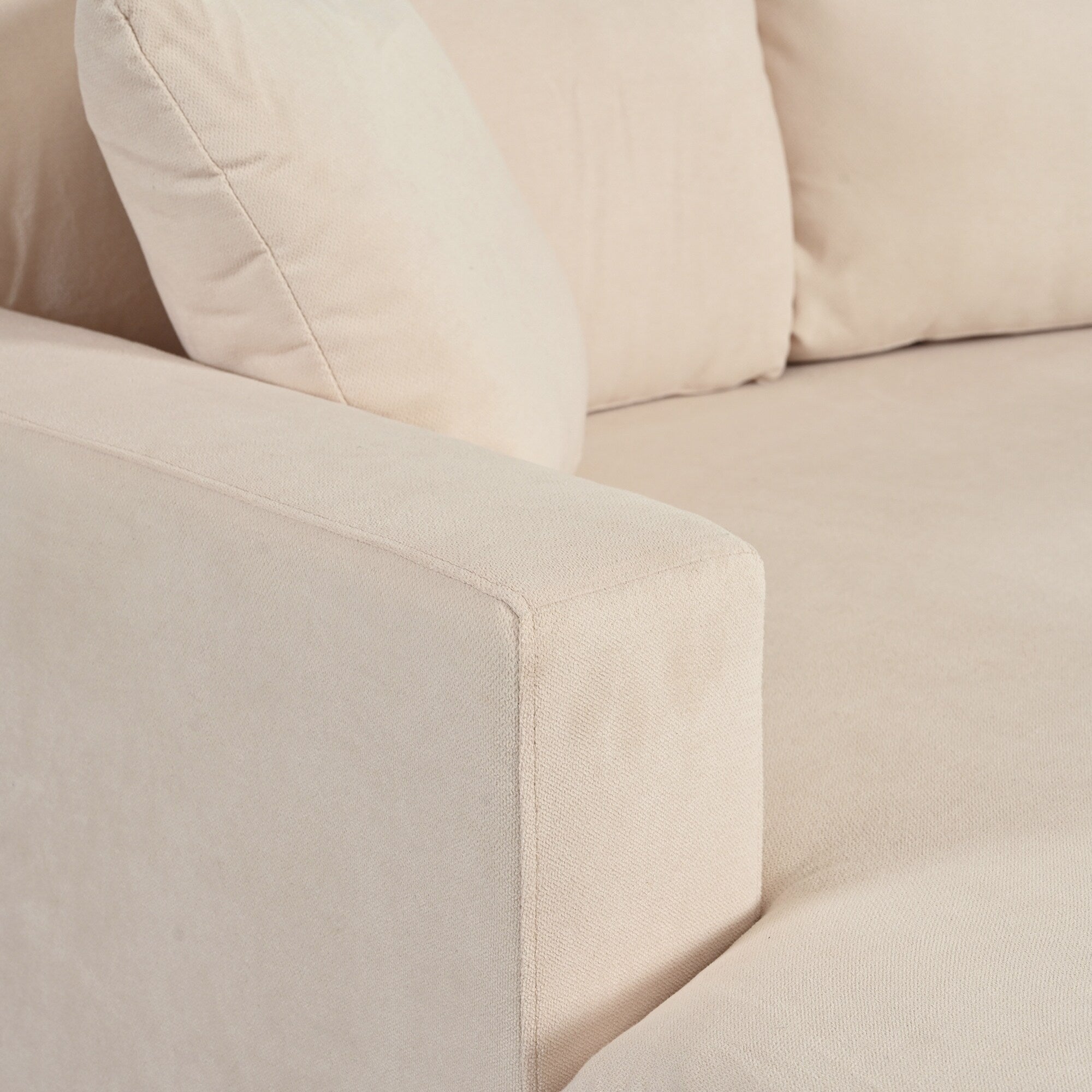 Sofa with Removable Back and Seat Cushions and 2 pillows
